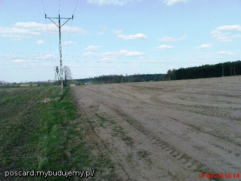po zakupie działki - właściwie pola, które jeszcze rok wcześniej było obsiewane