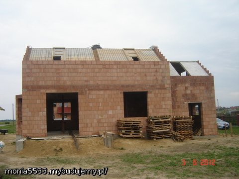 Tył domu, przygotówka pod strop