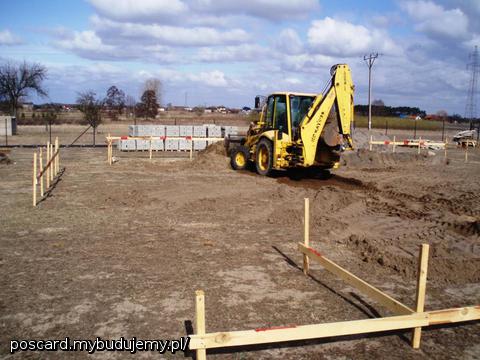 przyjechała koparka