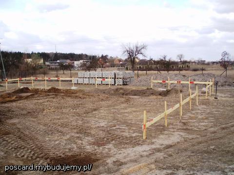 przyjechała koparka