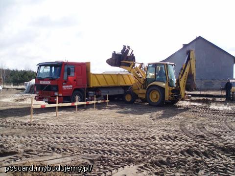przyjechała koparka