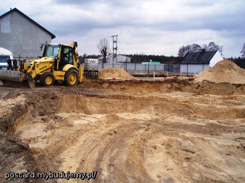 przyjechała koparka