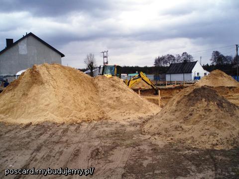 przyjechała koparka