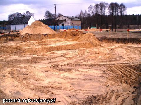 przyjechała koparka