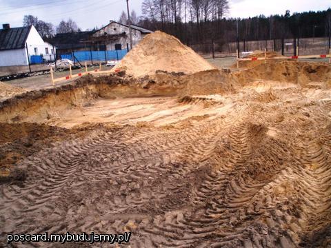 przyjechała koparka