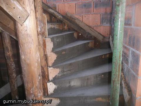 Są i schody dziękujemy wszystkim za ciężką prace przy stropie