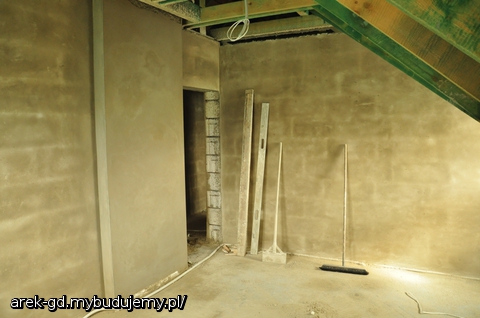 Koniec tynkowania... 19 zł za metr cementowo- wapiennego tynku.