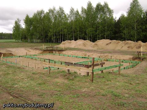 Szalunek fundamentów.