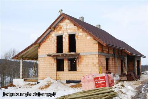 To zdjęcie z dzisiaj- piękna pogoda i widok radujący serce. Niestety, fotografować mogę tylko od tej strony, bo od tarasu skarpa pokryta śniegiem.