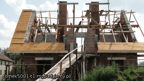 Podbicie dachowe i dokończone kominy