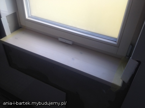 Parapety drewniane.. pod kolor okien.