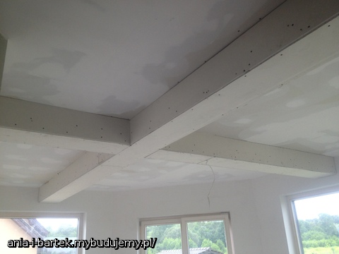 Krzyż, który powstał w wieżyce po wylaniu stropu