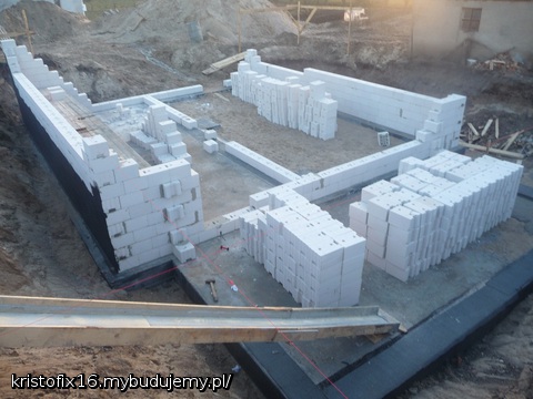 robota idzie pełną para