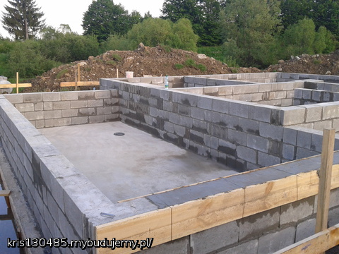 fundamenty z bloczków betonowych na płycie