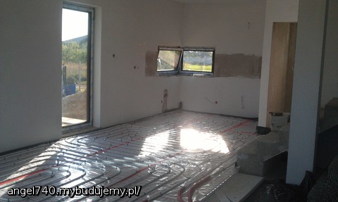 podłogówka  salon - jadalnia, kuchnia.