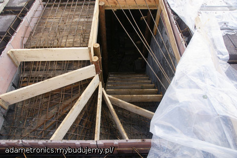 Schody do mojej piwnicy juz są:)