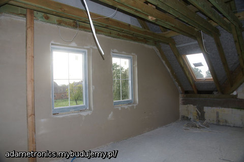 pokój na gorze dzieciaków- zrezygnowaełm z podziału na dwa pokoje jak równeiz z balkonu - presja mojej żony 