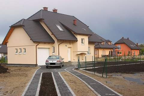 Budowa dopmu według projektu http://www.poprojekt.pl/projekt,chatka_puchatka,p,32,wszystkie.html