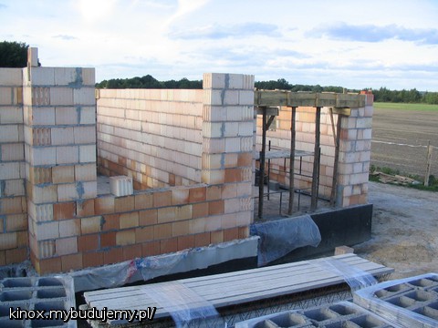 Ściany parteru już prawie zakończone