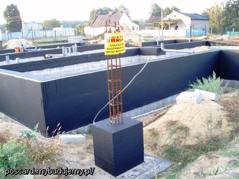 w wolnej chwili własnoręcznie powstały fundamenty i kanalizacja