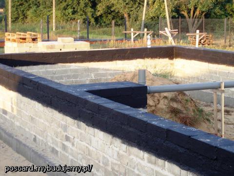 w wolnej chwili własnoręcznie powstały fundamenty i kanalizacja