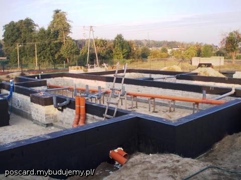 w wolnej chwili własnoręcznie powstały fundamenty i kanalizacja