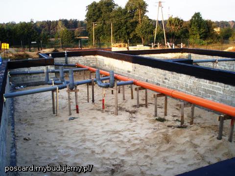 w wolnej chwili własnoręcznie powstały fundamenty i kanalizacja