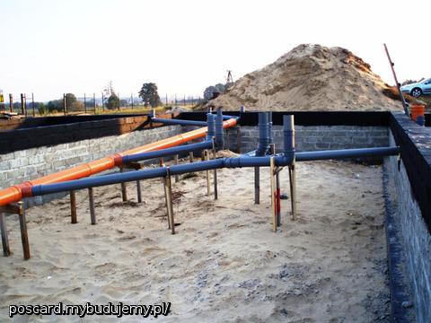 w wolnej chwili własnoręcznie powstały fundamenty i kanalizacja