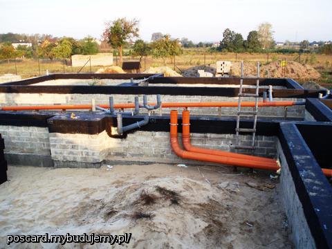 w wolnej chwili własnoręcznie powstały fundamenty i kanalizacja