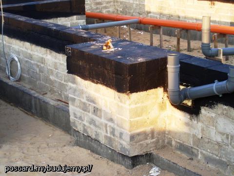 w wolnej chwili własnoręcznie powstały fundamenty i kanalizacja
