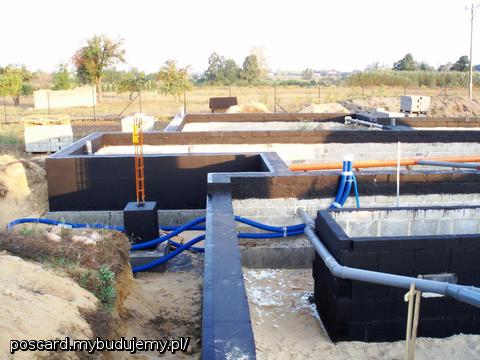 w wolnej chwili własnoręcznie powstały fundamenty i kanalizacja