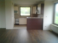 widok z salonu na kuchnię