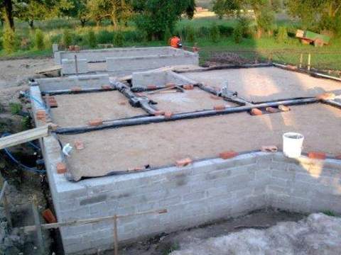 zasypanie środka i przygotowanie pod chudziaka