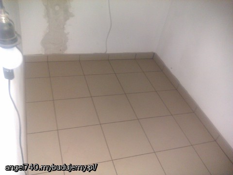 2.11.2012 płytki w kotłowni i pralni.(Sławek robił 4 dni).