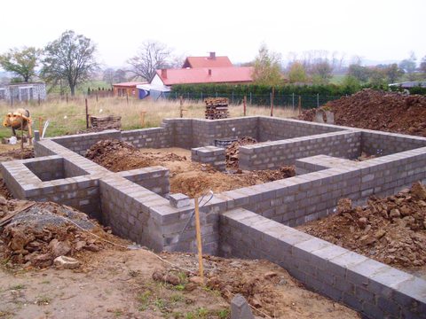 Fundamenty na ukonczeniu