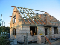 Pierwsze krokwie na dachu