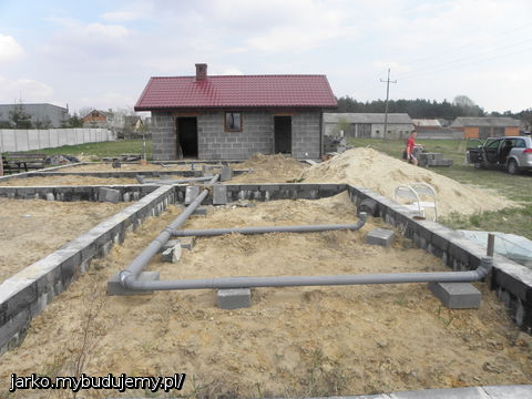 prawie gotowy garaż