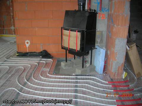 kominek czeka na podłączenie