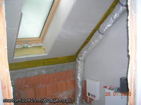 niestety, problem z wentylacją mechaniczną jest taki, że prowadzi się rury, które trzeba jakoś zakryć