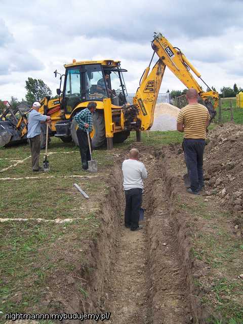 Kopanie Fundamentów. Kurde ciężka praca zero obijania sie. NIE BYŁO NAWET KIEDY OPRZEĆ SIĘ O ŁOPATĘ.....