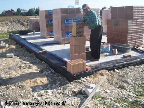 A o to pierwszy pustak naszego domku na swoim miejscu