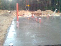 płyta fundamentowa po wylaniu betonu B20
