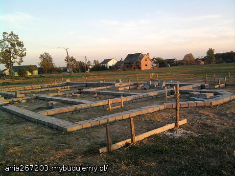 fundamenty-pierwsza warstwa bloczków