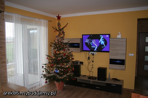 jeszcze swiatecznie:)nie ma jak zywe drzewko pierwsze u siebie:)