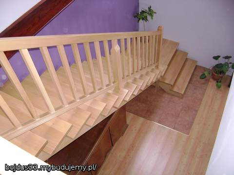 schody bukowe z podestem