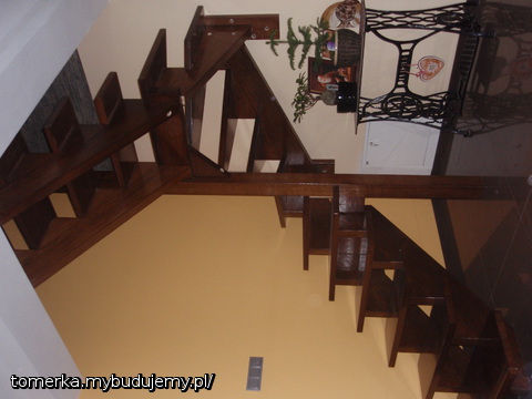 Schody jeszcze bez barierki-ale sie robi..