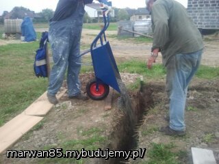 Zalewaliśmy fundamenty ręcznie. Było i ekonomicznie, i bardzo rodzinnie.
