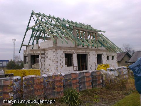 Więźba już na górze.