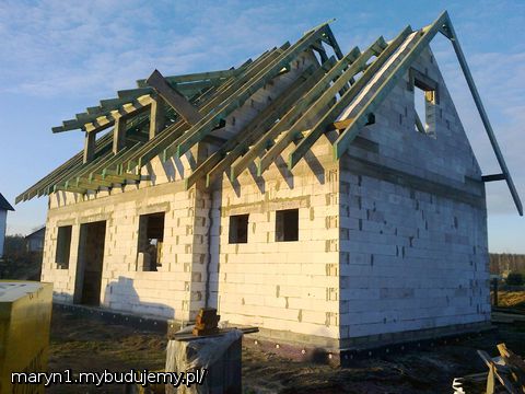 Więźba w słońcu.