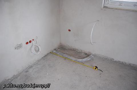 Elektryka i hydraulika już pod tynkiem.